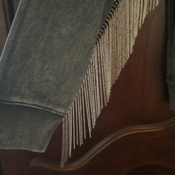 Kut from the Kloth Sweatshirt with Chain Fringe-XL - Picture 5 of 7
